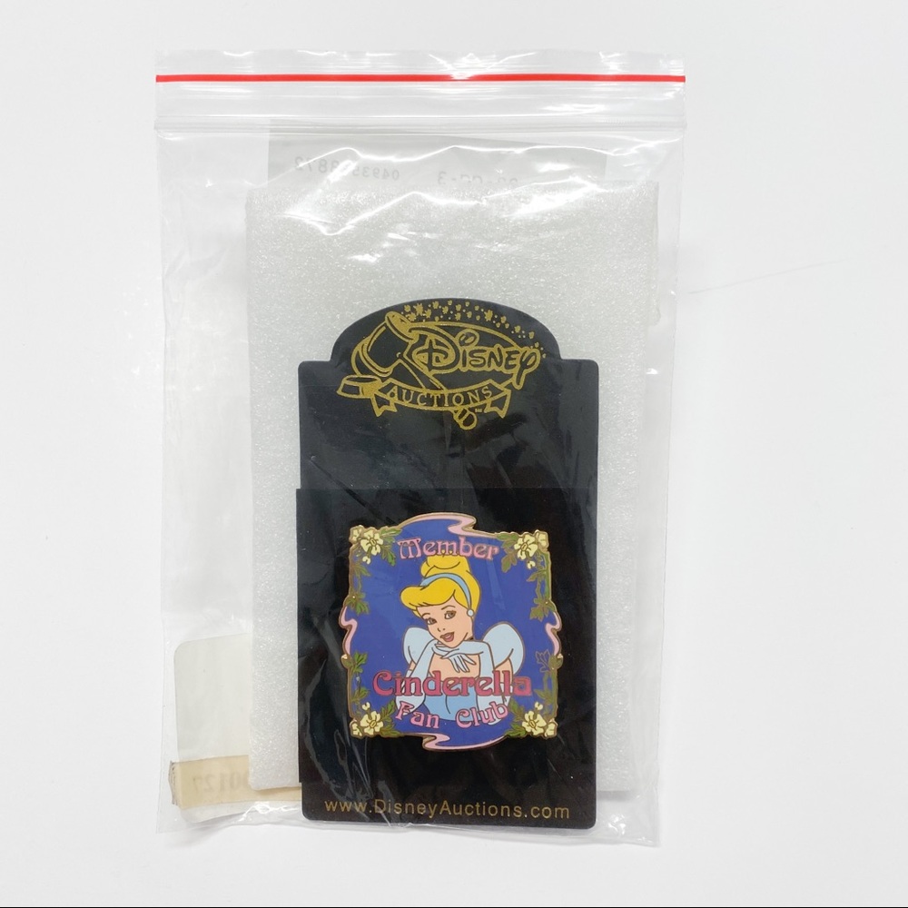 NEW Disney Auctions Cinderella fan club pin - Picture 3 of 5